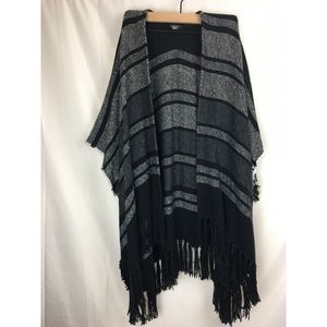 Aerie knit poncho black and white with fringe